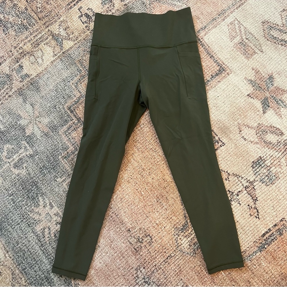 Athleta Salutation Stash Pocket 7/8 Tight